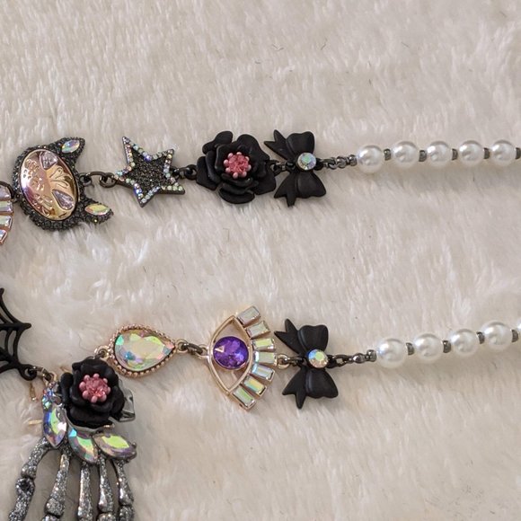 NWT Betsey Johnson Hand Halloween Necklace … - Picture 6 of 7